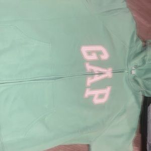 Gap sweater